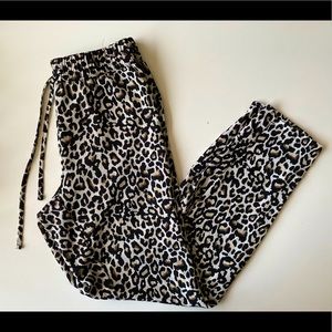 NWOT Vero Moda Jogger Pants (Leopard Print)